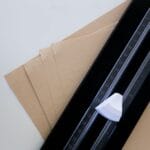 Kostka introligatorska z kości, plastiku czy teflonu? Porównanie do pracy z papierem